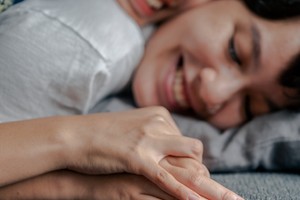 Pareja swinger nos comparte su vida y consejos de cómo disfrutar plenamente nuestra sexualidad.